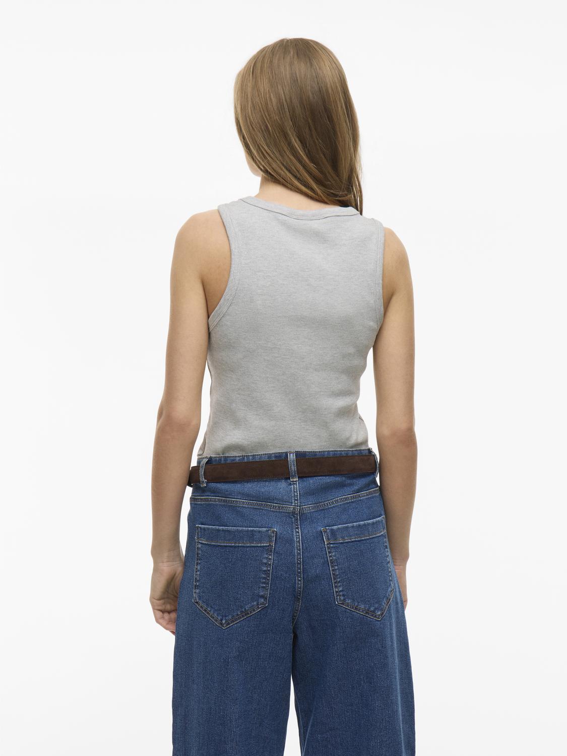 model_shot-back