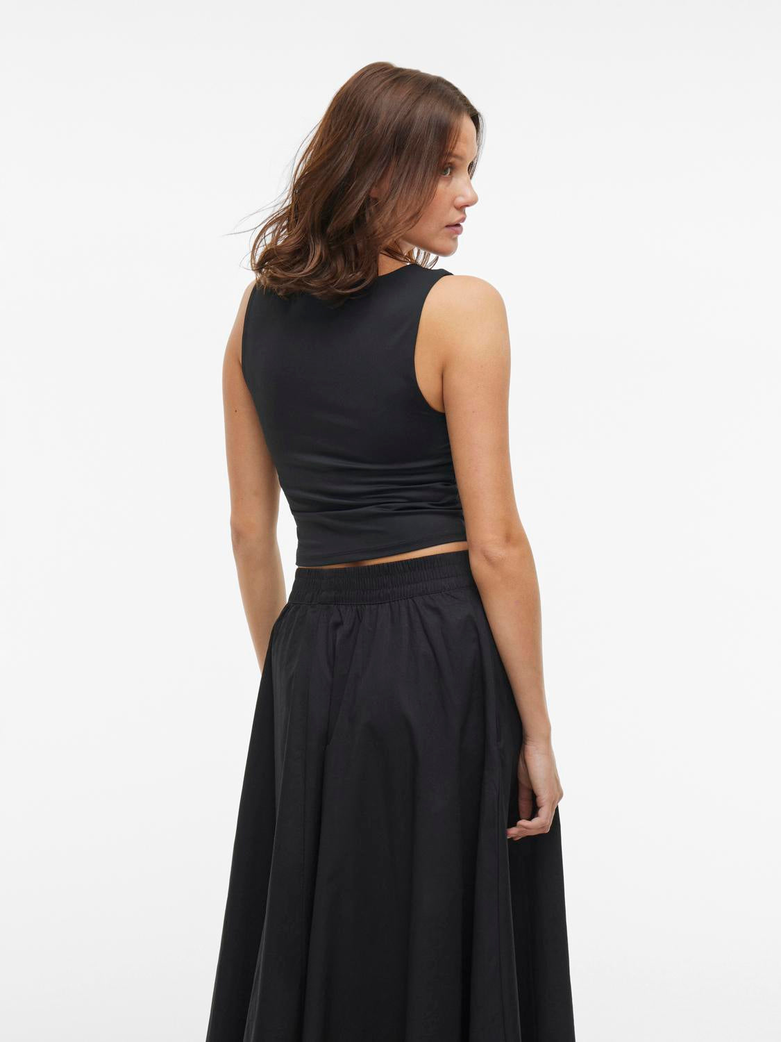 model_shot-back